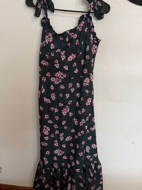 Deep Green Floral Tie-Strap Maxi Dress with Ruffle Hem